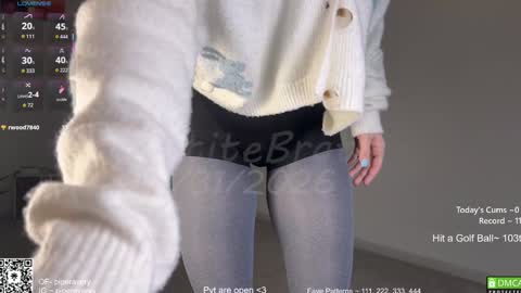 Snapshot of petitebrat chatting on January 31, 9:13 pm PiperAvery online show from January 31, 9:13 pm