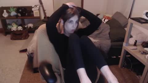 Snapshot of petitecut chatting on February 12, 4:12 am caracal online show from February 12, 4:12 am