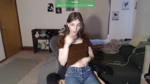 Snapshot of petitecut chatting on February 19, 4:22 pm caracal online show from February 19, 4:22 pm