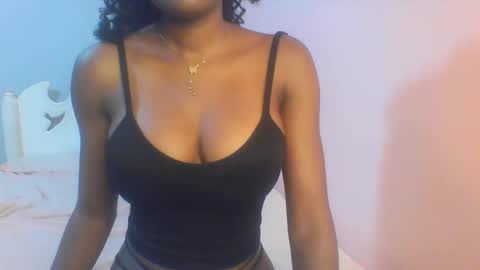 Snapshot of petiteediva chatting on June 10, 2:34 am diva online show from June 10, 2:34 am
