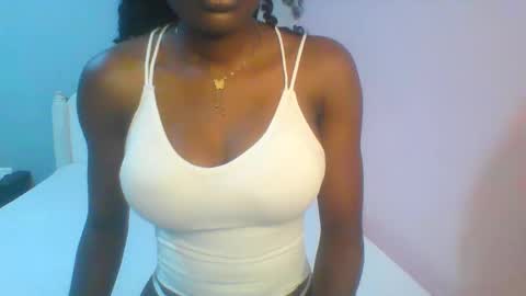 Snapshot of petiteediva chatting on June 11, 2:33 am diva online show from June 11, 2:33 am
