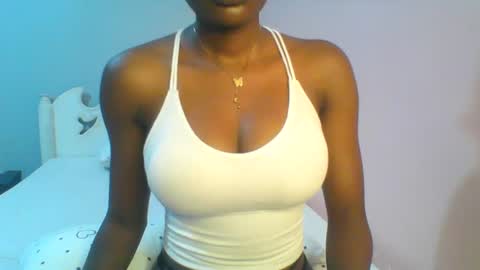 Snapshot of petiteediva chatting on June 27, 3:11 am diva online show from June 27, 3:11 am