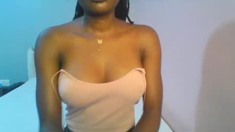 Snapshot of petiteediva chatting on July 15, 2:50 am diva online show from July 15, 2:50 am