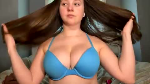 Bella online show from June 26, 7:07 pm