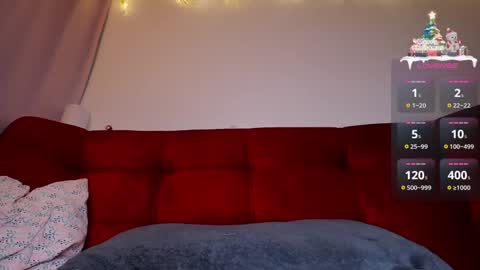 Snapshot of petitemuse chatting on December 10, 9:54 pm diana fansly petitemuse online show from December 10, 9:54 pm