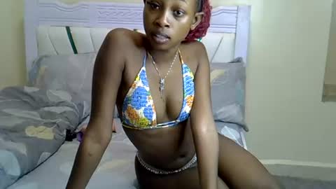 petitenoirr online show from June 17, 1:34 pm