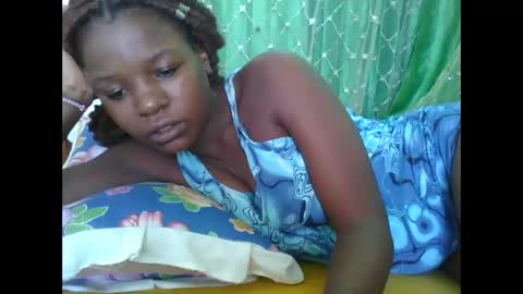 petitesweetchiq online show from February 22, 8:02 am