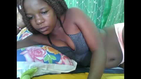 petitesweetchiq online show from February 24, 8:34 am