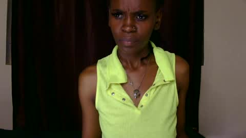 Snapshot of petitevixenn chatting on July 12, 11:40 pm petitevixenn online show from July 12, 11:40 pm