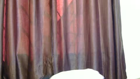 Snapshot of petitevixenn chatting on July 30, 11:42 am petitevixenn online show from July 30, 11:42 am