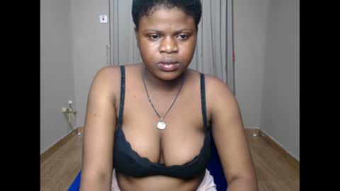 Snapshot of petitexebony1 chatting on July 18, 1:10 am Call Me KiKi online show from July 18, 1:10 am