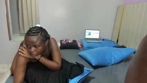 Snapshot of petitiana chatting on April 8, 3:06 am Cayennee online show from April 8, 3:06 am