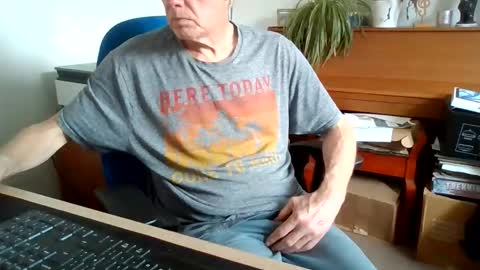 petitwilly online show from June 2, 12:51 pm