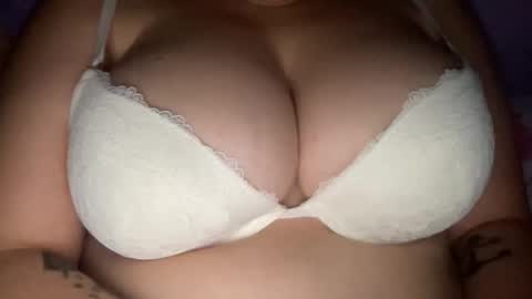 peular online show from May 20, 11:11 pm