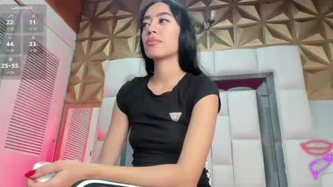 Snapshot of peyton_louise26 chatting on May 21, 12:56 pm Peyton online show from May 21, 12:56 pm