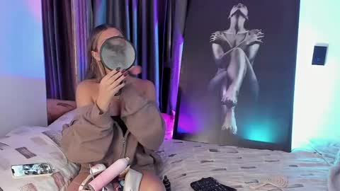 Peyton   online show from April 5, 12:30 am