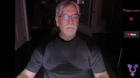 Snapshot of pghk2000 chatting on April 21, 4:19 am George online show from April 21, 4:19 am