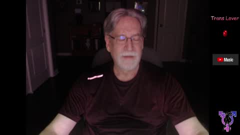 Snapshot of pghk2000 chatting on May 28, 4:21 am George online show from May 28, 4:21 am