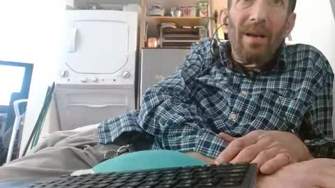 Snapshot of pgrower chatting on February 11, 12:15 am pgrower online show from February 11, 12:15 am