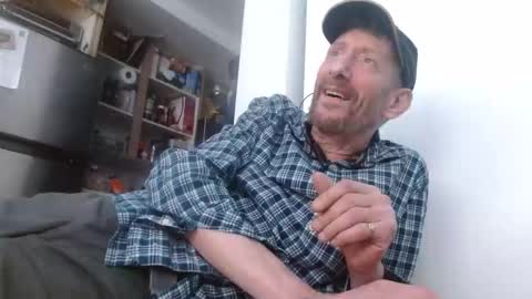 Snapshot of pgrower chatting on April 25, 1:19 am pgrower online show from April 25, 1:19 am