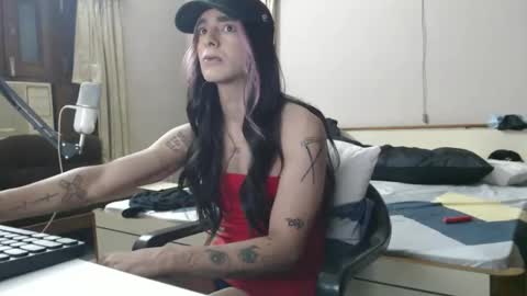 Snapshot of pgunpewpew chatting on April 22, 1:52 am BunnyBulk online show from April 22, 1:52 am