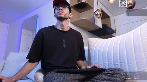 phantom_bigger1 online show from January 30, 11:11 am