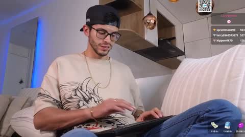 phantom_bigger1 online show from February 4, 8:06 pm