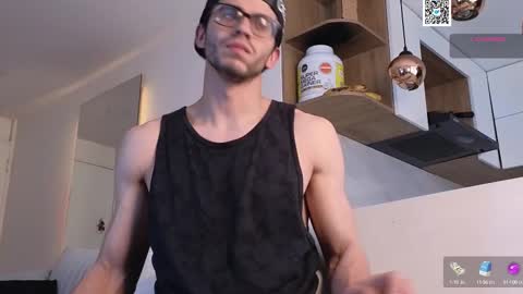 phantom_bigger1 online show from February 24, 12:26 pm