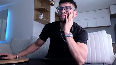 phantom_bigger1 online show from November 18, 2:43 pm