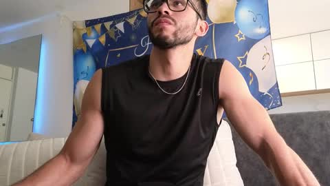 phantom_bigger1 online show from December 2, 2:23 pm