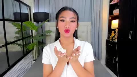 Snapshot of phenomenal_ivy chatting on May 22, 12:00 pm phenomenal_ivy online show from May 22, 12:00 pm