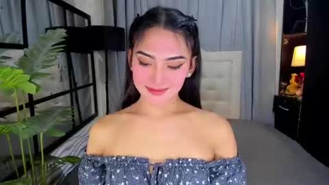 phenomenal_ivy online show from June 24, 12:15 pm