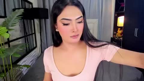 phenomenal_ivy online show from July 3, 12:00 pm