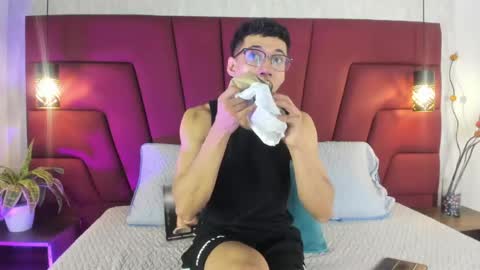 Milo online show from May 21, 11:39 am