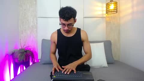 Milo online show from May 30, 1:25 am
