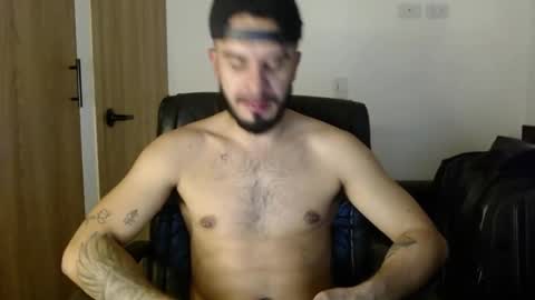 Snapshot of philipdj1 chatting on April 14, 5:35 am philipdj1 online show from April 14, 5:35 am