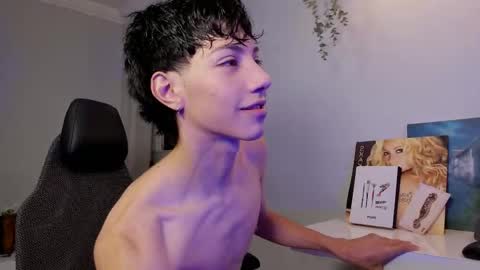 Snapshot of philipe_moonlight_ chatting on April 23, 5:19 am Phil. INDEPENDENT MODEL online show from April 23, 5:19 am