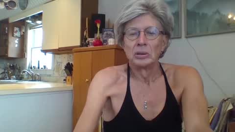 Snapshot of phillipa1023 chatting on February 20, 3:41 pm phillipa online show from February 20, 3:41 pm