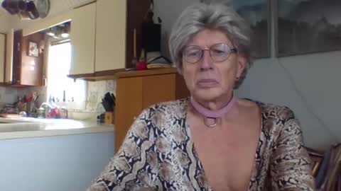 Snapshot of phillipa1023 chatting on March 12, 4:13 pm phillipa online show from March 12, 4:13 pm