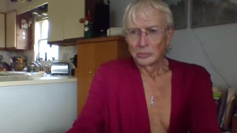 Snapshot of phillipa1023 chatting on November 15, 5:42 pm phillipa online show from November 15, 5:42 pm