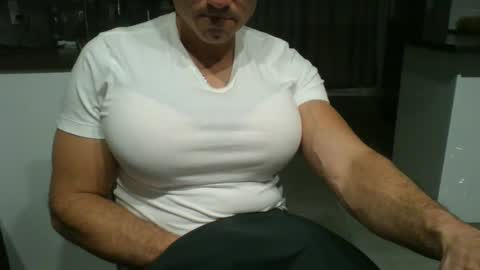 Snapshot of philouuuuu chatting on February 19, 2:40 am philouuuuu online show from February 19, 2:40 am