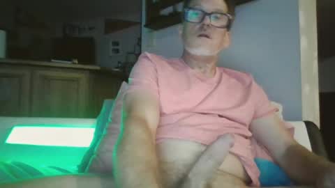 Snapshot of philuup225694 chatting on June 20, 6:16 am philuup225694 online show from June 20, 6:16 am