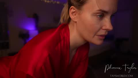 PHOENIX TAYLOR online show from November 5, 1:27 am