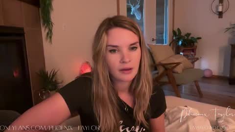Snapshot of phoenix_taylor chatting on May 8, 2:28 am PHOENIX TAYLOR online show from May 8, 2:28 am