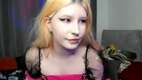 Snapshot of phoenixvale chatting on November 25, 4:07 pm Phoenixvale Pls follow me online show from November 25, 4:07 pm