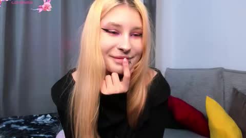 Snapshot of phoenixvale chatting on November 29, 3:04 pm Phoenixvale Pls follow me online show from November 29, 3:04 pm