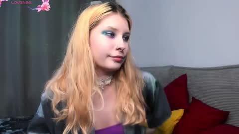 Snapshot of phoenixvale chatting on December 5, 3:09 pm Phoenixvale Pls follow me online show from December 5, 3:09 pm