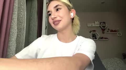 Laura online show from July 11, 8:33 pm