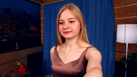 Snapshot of phyllisearney chatting on January 17, 7:19 am Hann G. Jones online show from January 17, 7:19 am