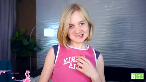 Snapshot of phyllisearney chatting on October 30, 6:59 am Hann G. Jones online show from October 30, 6:59 am